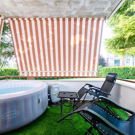 Wolf House - Peschiera Holiday - Jacuzzi Privata Peschiera del Garda Dış mekan fotoğraf