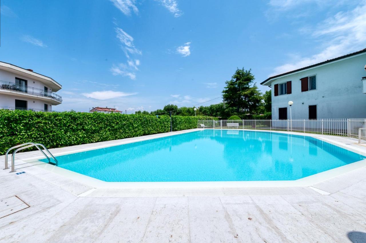 Wolf House - Peschiera Holiday - Jacuzzi Privata Peschiera del Garda Dış mekan fotoğraf
