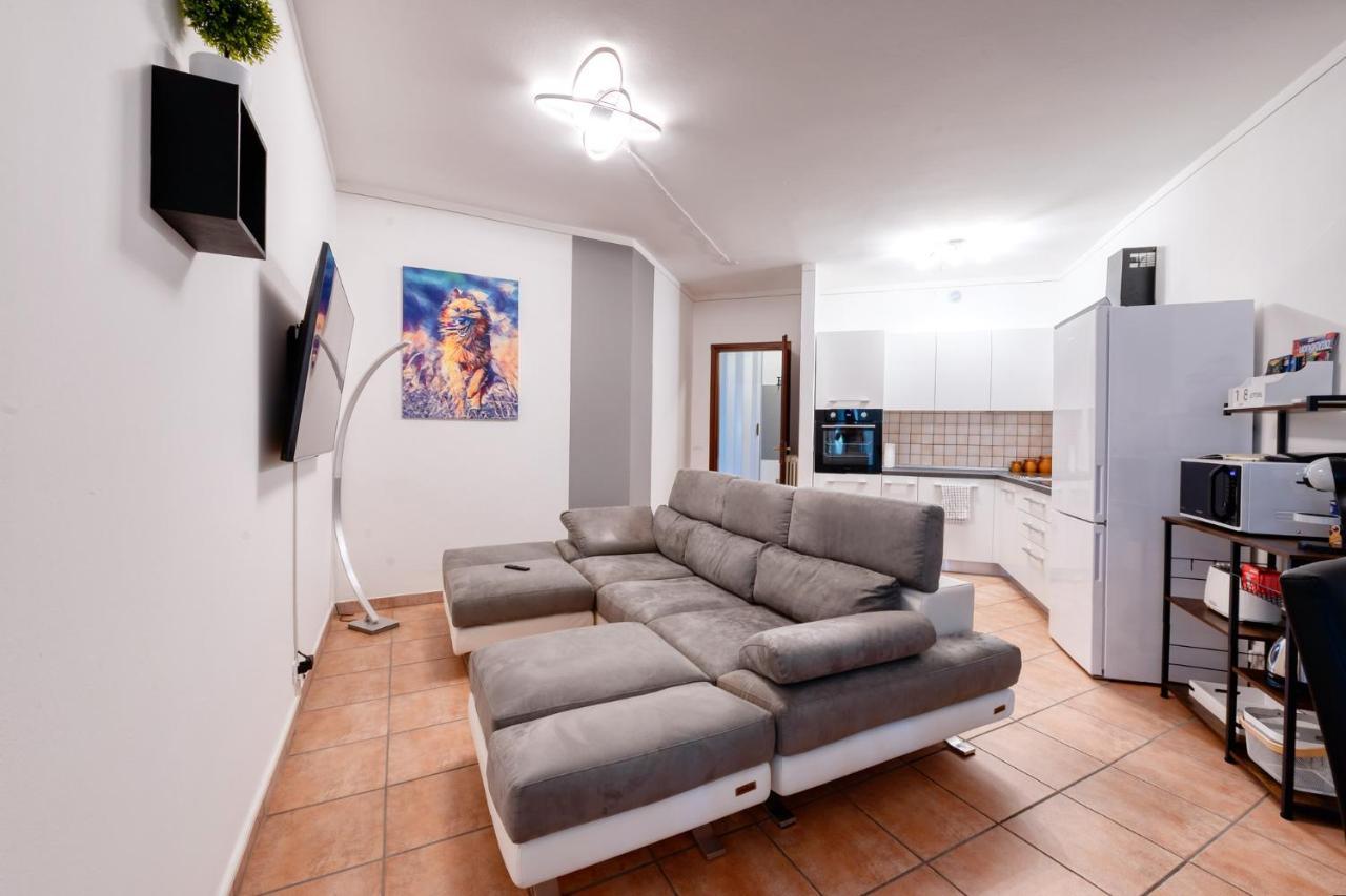 Wolf House - Peschiera Holiday - Jacuzzi Privata Peschiera del Garda Dış mekan fotoğraf